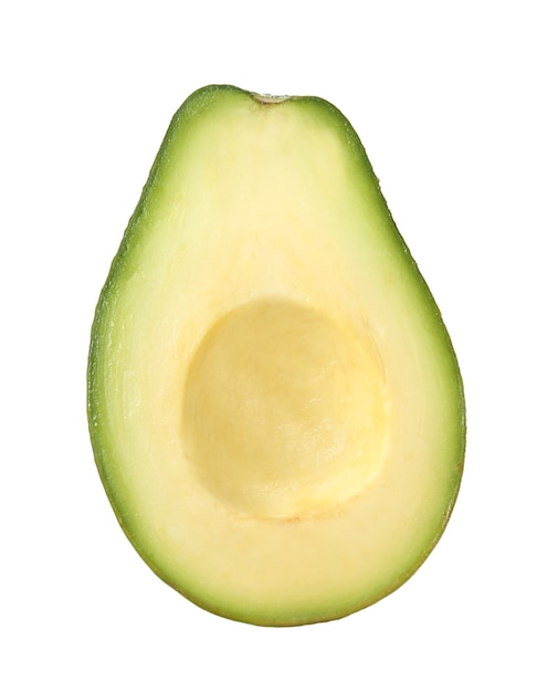 De helft van verse avocado die op wit wordt geïsoleerd