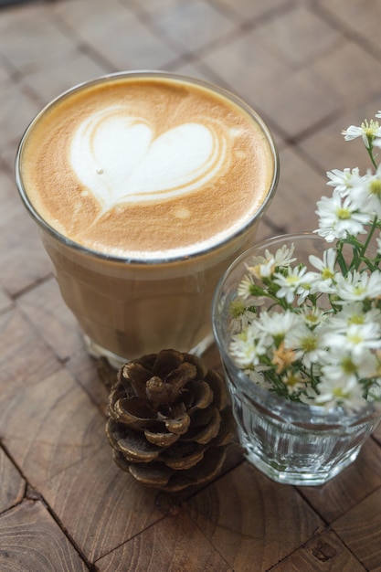 De hete latte art-koffie