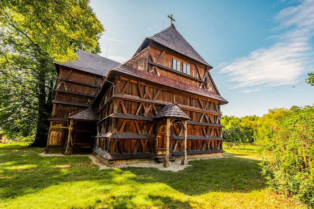 De houten protestantse gewrichtskerk in Hronsek bij Banska Bystrica Slowakije Unesco Werelderfgoed