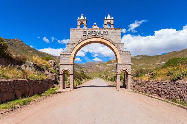 De ingangspoort van de Chivaystad in Peru