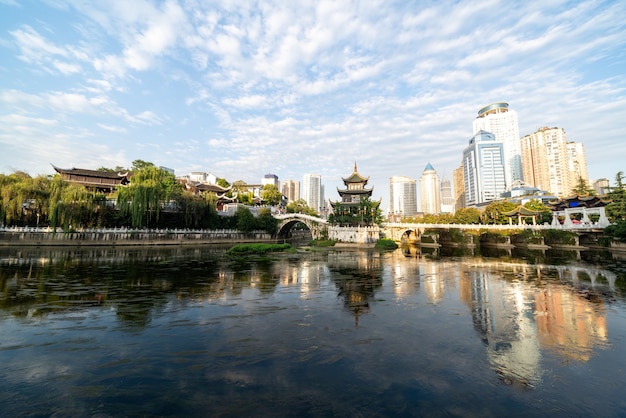 De Jiaxiu-toren is een van de bezienswaardigheden in de stad Guiyang.