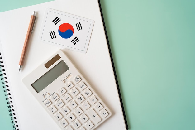 Foto de kaart van de vlag van korea rekenmachine pen en notitieboek