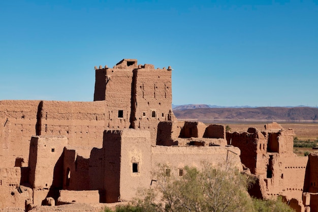 De Kasbah Taourirt is een 17e-eeuwse structuur die grotendeels is gemaakt van aangestampte aarde en moddersteen in Ouarzazate, Marokko