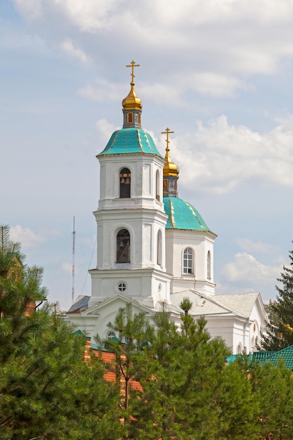 Foto de kathedraal van de verheffing van het heilige kruis in omsk