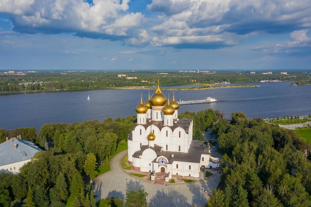 De kathedraal van de veronderstelling in Yaroslavl