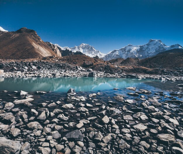 De keien. Gokyo Lake. Himalaya.