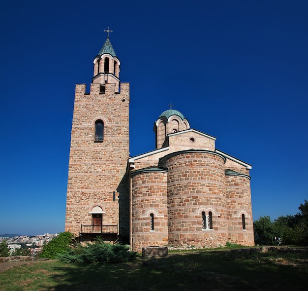 De kerk in de vesting in Veliko Tarnovo, Bulgarije