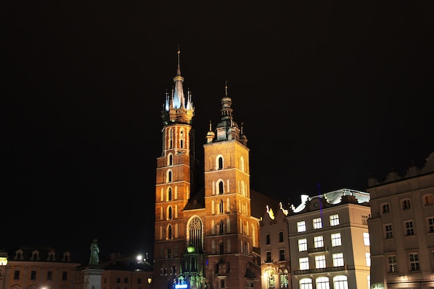 De kerk 's nachts in de stad Krakau in Polen