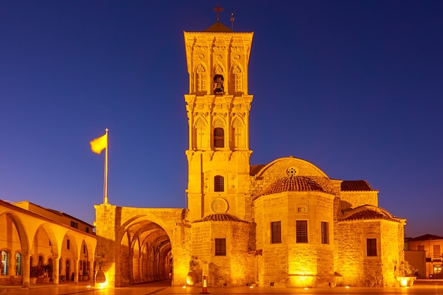 De kerk van Sint Lazarus (Agios Lazaros) 's nachts, Larnaca, Cyprus