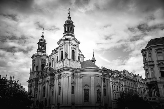 De kerk van Sint Nicolaas in de oude binnenstad van Praag, Tsjechië
