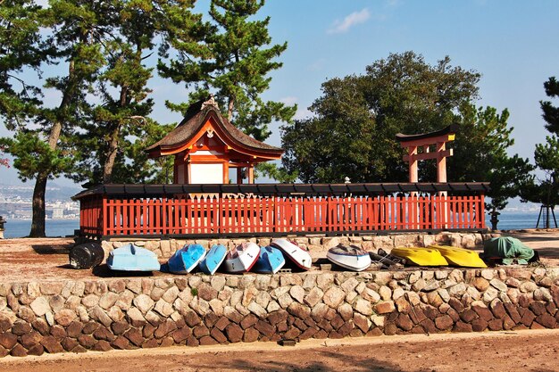 Foto de kleine tempel miyajima eiland japan