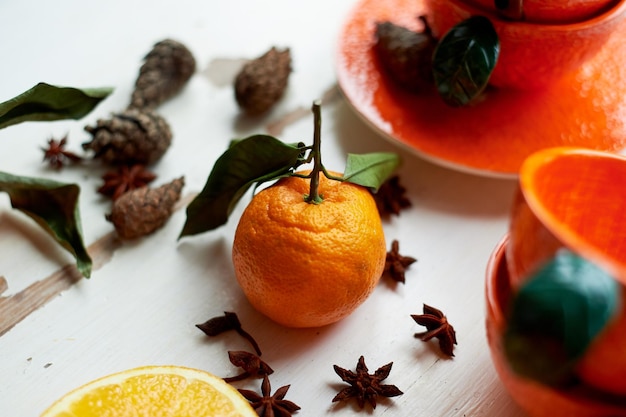 De kleur van de zon Warmte Fel oranje servies in de stijl van een Mandarijn of oranje Keramiek