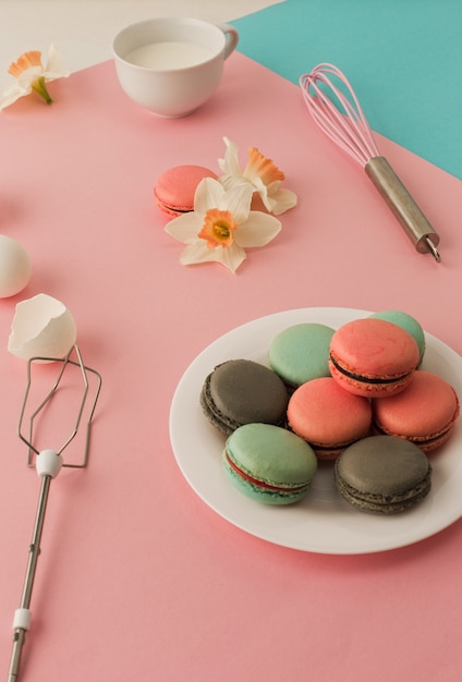 De koekjes met room op roze muur