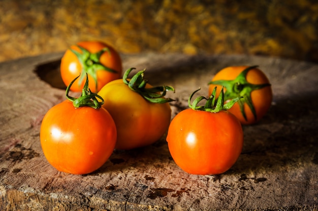 De kunstfotografie van het stilleven met tomaten