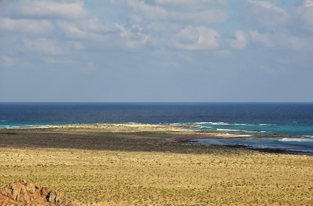 De kust van het Socotra-eiland Jemen in de Indische Oceaan