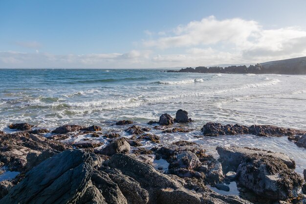 De kust van Noord-Ierland, uitzichten over de Atlantische Oceaan