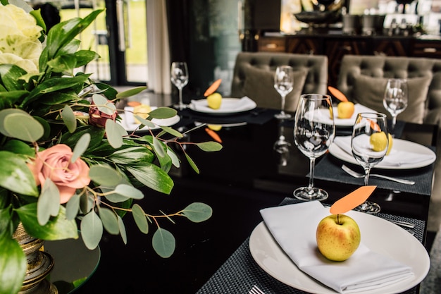 De lijst diende voor Kerstmisdiner in woonkamer, dichte omhooggaande mening