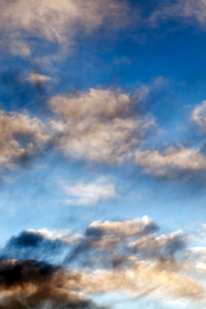 De lucht tijdens zonsondergang