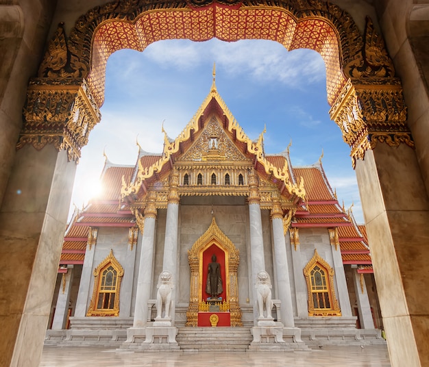 De marmeren Tempel, beroemde oriëntatiepuntplaats voor toerist in Bangkok Thailand