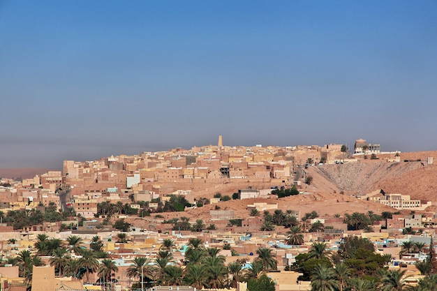 De mening over Ghardaia-stad in de woestijn van de Sahara, Algerije