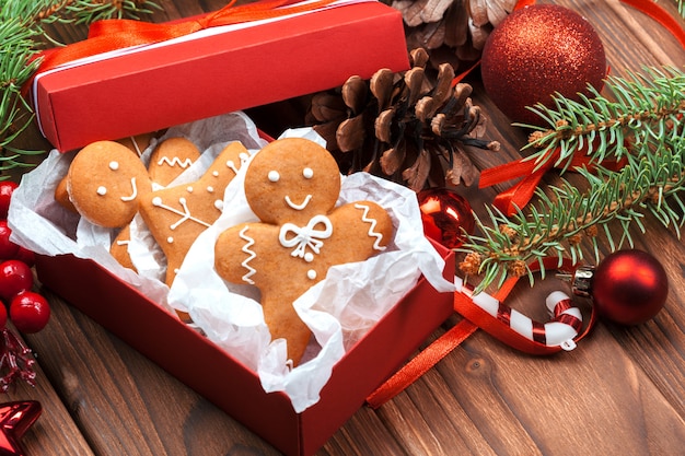 De mensenkoekjes van de Kerstmis eigengemaakte peperkoek