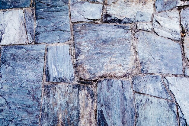 De muur van steen gebruikt geen cement met eenvoudig geconstrueerd.