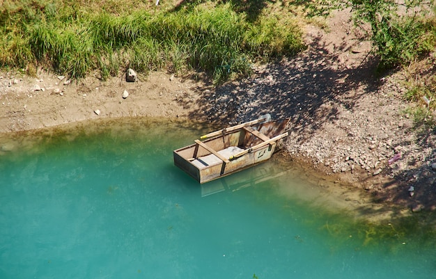 De Naryn-rivier ontspringt in het Tien Shan-gebergte in Kirgizië, Centraal-Azië