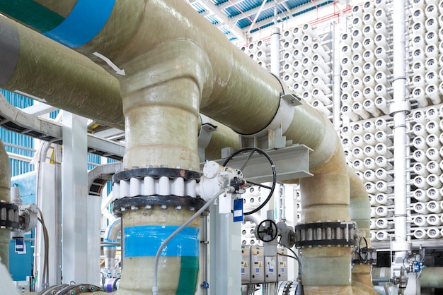 De omgekeerde osmose-apparatuur in een ontziltingsinstallatie