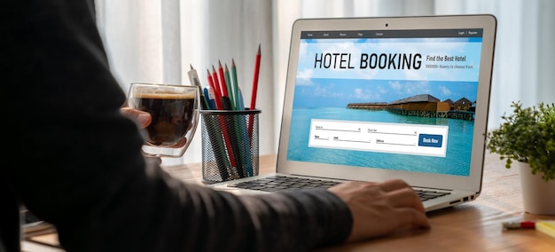 De online boekingswebsite voor hotelaccommodatie biedt een modieus reserveringssysteem