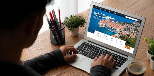 Foto de online boekingswebsite voor hotelaccommodatie biedt een modieus reserveringssysteem