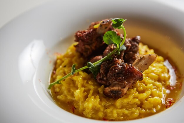 De ossobuco en saffraan risotto Ondiepe dof