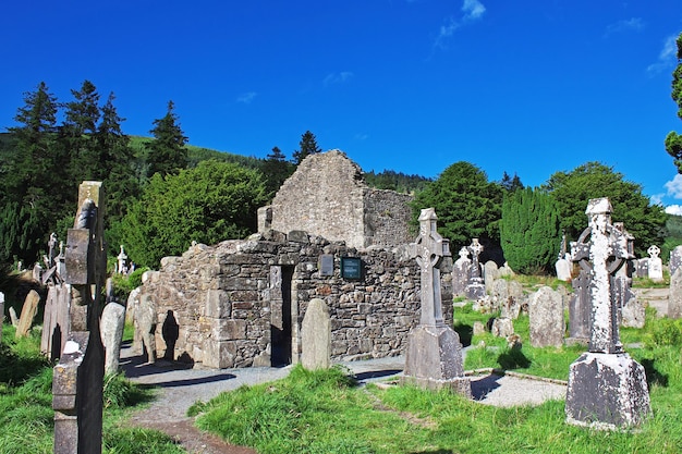 De oude begraafplaats in Glendalough Monastic Settlement Ireland