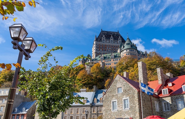 De oude binnenstad van quebec city in het herfstseizoen