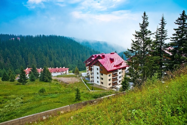 De panoramamening van moderne huizen en hotel in Bulgarije