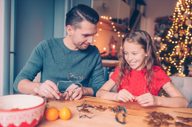 De peperkoekkoekjes van het familiebaksel op kerstmisvakantie