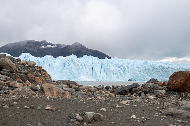 De Perito Moreno-gletsjer is een gletsjer in een nationaal park in Argentinië dat door UNESCO tot werelderfgoed is verklaard