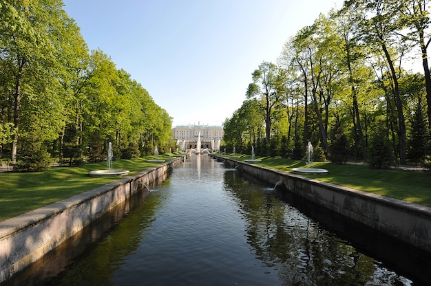 De Peterhof-fontein