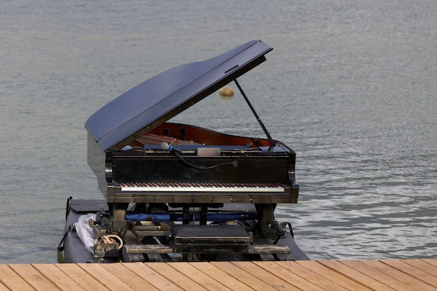 Foto de piano aan het meer