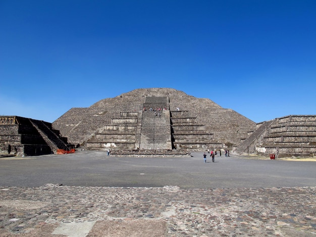 De piramide van de maan in oude ruïnes van Azteken Teotihuacan Mexico