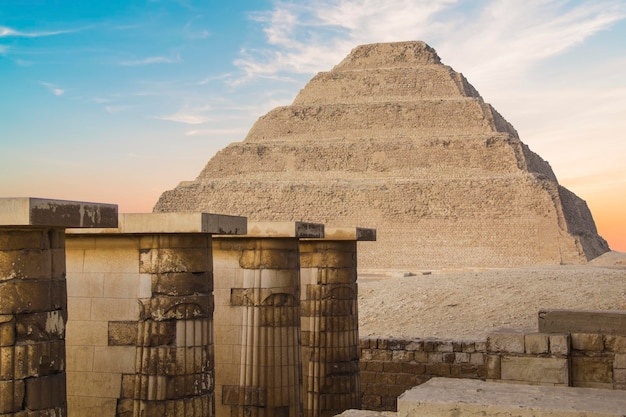 De Piramide van Djoser (of Djeser en Zoser), of Stappiramide in de Saqqara-necropolis, Egypte