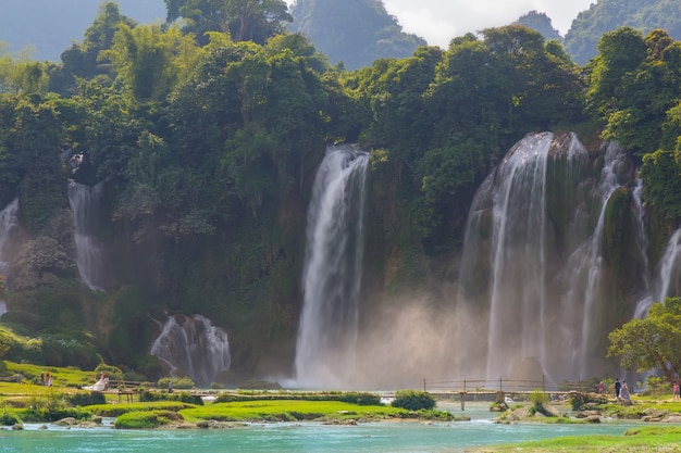 De prachtige en magnifieke Detian Falls in Guangxi, China