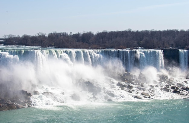 De prachtige Niagara Falls Horseshoe Falls vanaf de Canadese kant in de lente