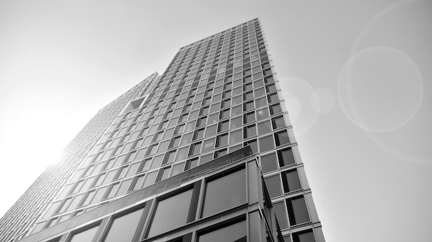 De ramen van een modern gebouw voor kantoren Zakelijke gebouwen architectuur Zwart en wit