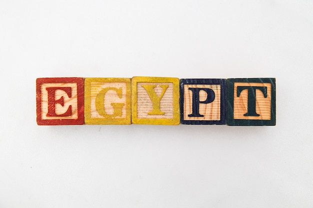 De rangschikking van letters vormt één woord, &quot;EGYPTE&quot;