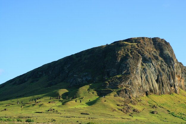 De Rano Raraku-vulkaan, steengroeve van Moai-standbeeld in de oude tijd van Paaseiland