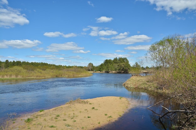 De rivier begin mei