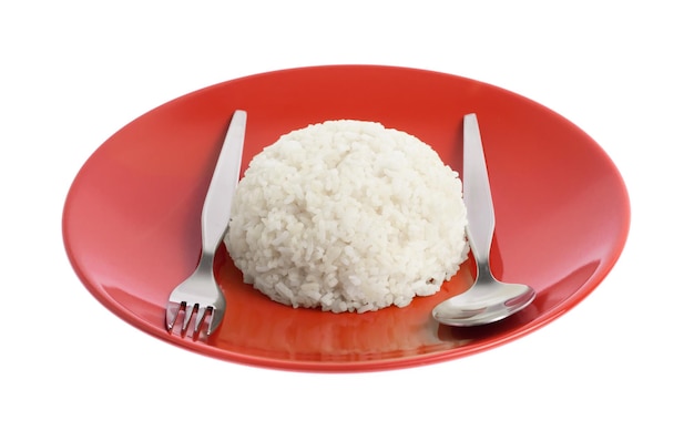 De rode schotel met rijst die op witte achtergrond wordt geïsoleerd