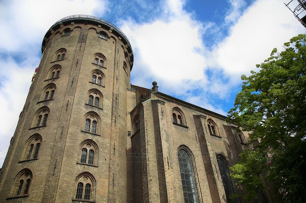 De ronde toren Rundetaarn in het centrum van Kopenhagen, Denemarken