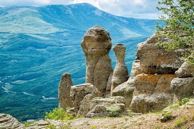 De rotsformaties van de Demerdji-berg op de Krim