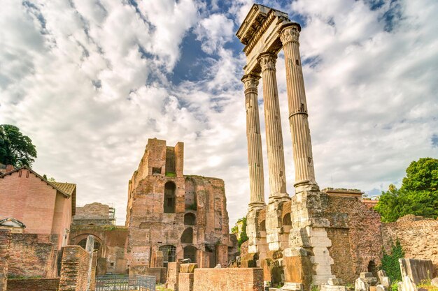 De ruïnes van de tempel van Castor en Pollux in Rome